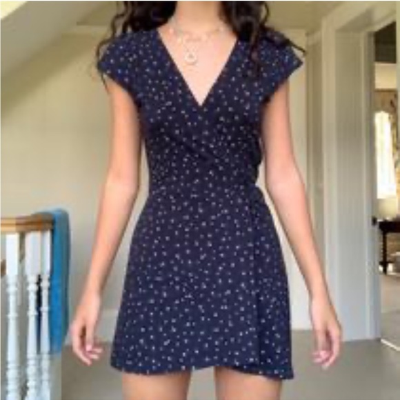 Brandy Melville OS (small) ROBBIE DRESS wrap dress - Picture 3 of 12